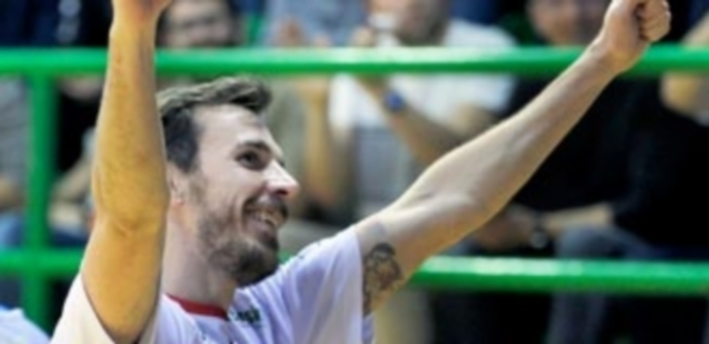 El Naturpellet cierra la renovación de Borja Blanco 1 Borja Blanco celebra un gol con la camiseta del Naturpellet. / KAMARERO