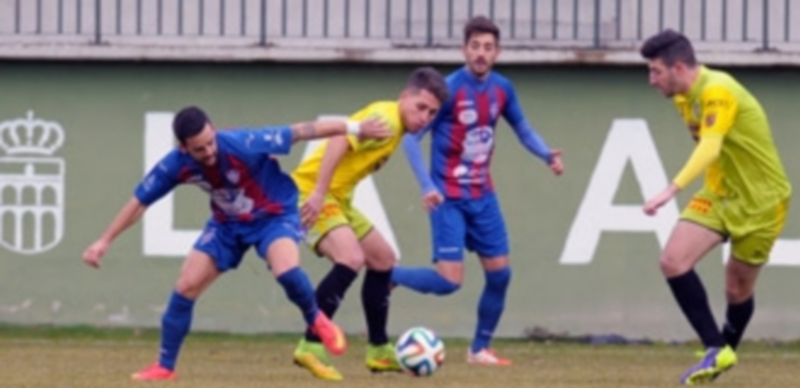 Imagen del último Segoviana-Palencia jugado en La Albuera. / Kamarero