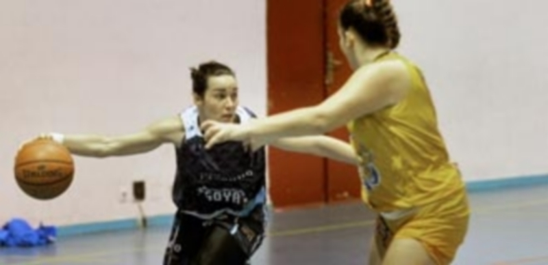 Momento del partido entre el Unami Venta Magullo y el Filipenses del pasado fin de semana. / KAMARERO