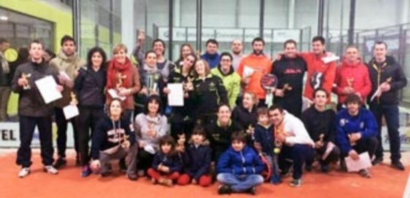 Ganadores de las diferentes categorías del Circuito Provincial de pádel indoor. / EL ADELANTADO