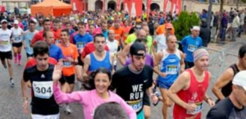 Momento de la salida de la Media Maratón Ciudad de Cantalejo . / KAMARERO