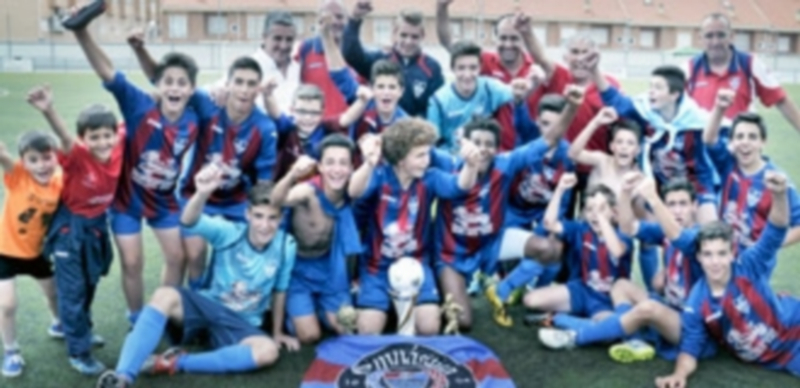 Un equipo de futuro 1 Jugadores y técnicos de la Segoviana infantil