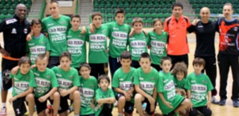 Un grupo de niños posa durante la celebración del ‘Segosala Day’