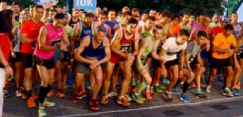 Momento de la salida de una de las carreras nocturnas