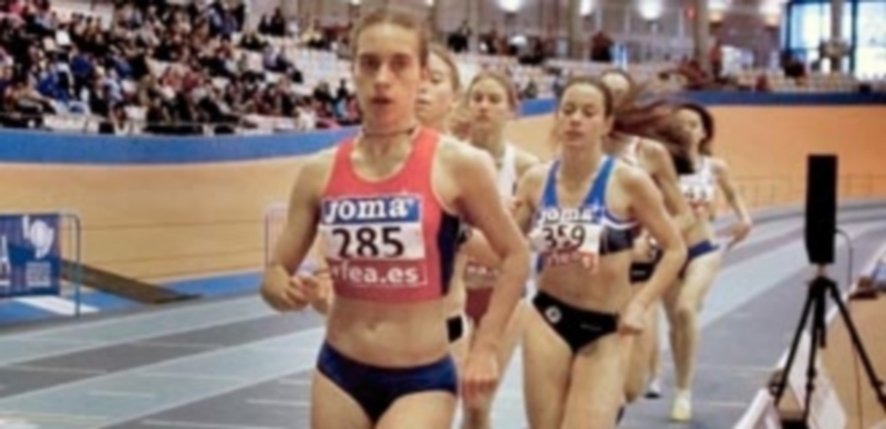 Idaira Prieto encabeza un grupeto de corredoras durante su participación en el 1500 disputado en Madrid. / EL ADELANTADO