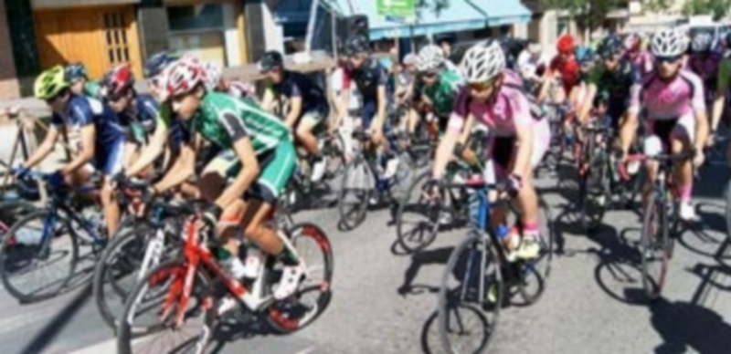 Momento de la salida del XXXI trofeo Ayuntamiento de Segovia - Pedro Luis García Velasco de cadetes desde el Paseo Ezequiel González. / A.M.