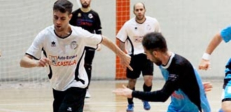 Momento del partido disputado entre el Racing Cuéllar y el Segosala en Santa Clara. / GABRIEL GÓMEZ - RACING CUÉLLAR