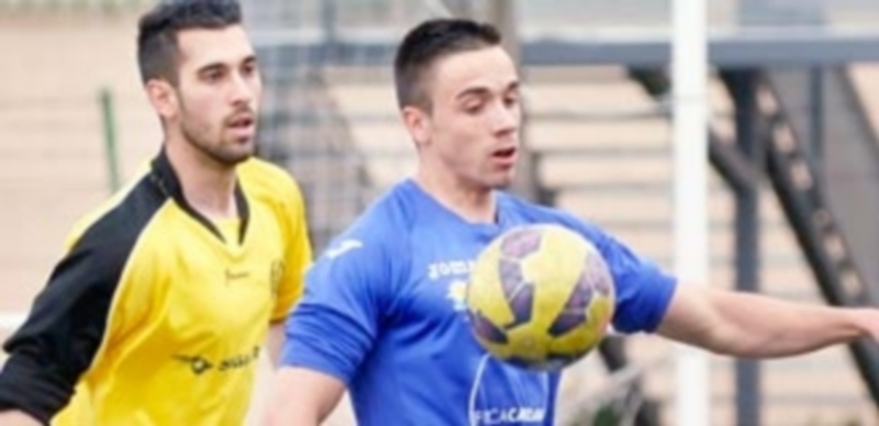 Imagen de un pasado encuentro de la competición provincial de fútbol. / JUAN MARTÍN