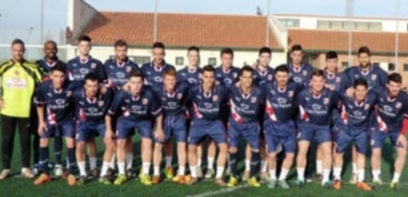 Algunos de los jugadores preseleccionados con el combinado de Castilla y León durante el entrenamiento. / FCYLF