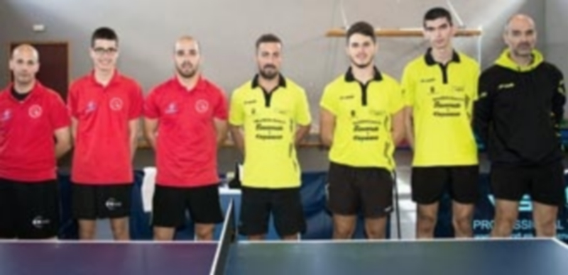 El Seghos San Cristóbal consigue su tercer triunfo frente al CTM Cabrerizos 1 Foto de grupo de los jugadores de San Cristóbal y Cabrerizos antes del encuentro. / EL ADELANTADO