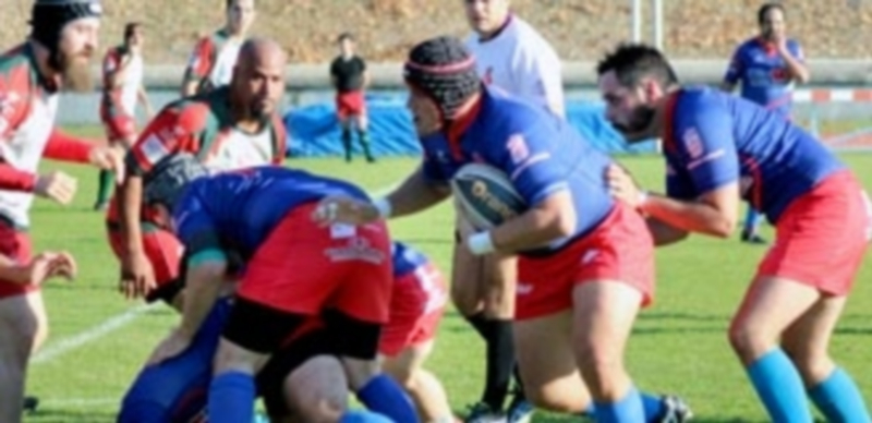 Los jugadores del BigMat se preparan para avanzar con el oval. / EL ADELANTADO