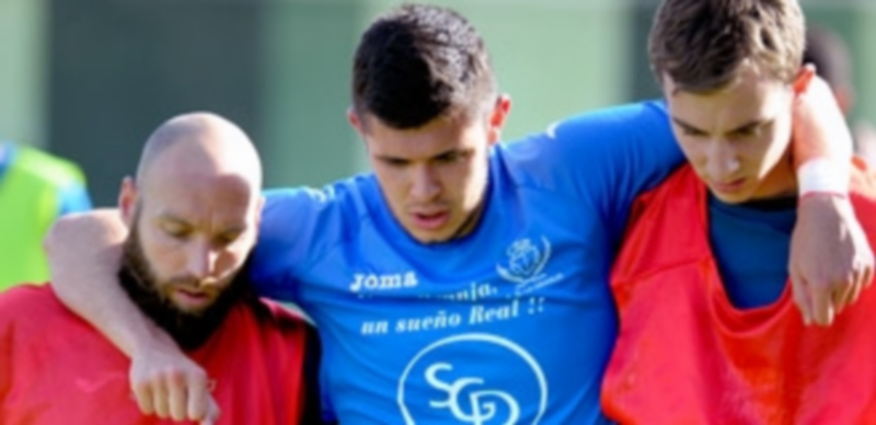 David Martín se retira lesionado. / Kamarero