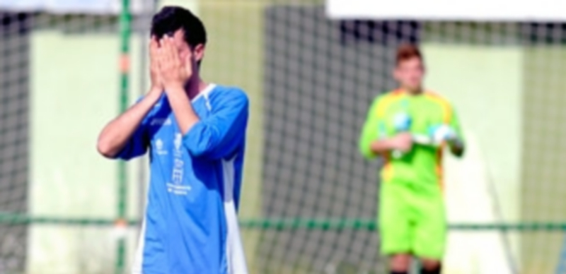 Un punto de no retorno 1 Mariano se lamenta en una acción del partido disputado entre Unami y el Sporting Uxama en La Albuera / Kamarero