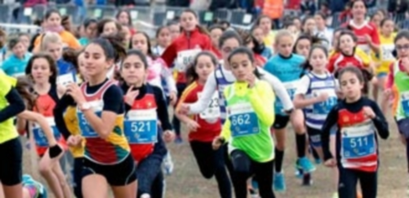 Prueba femenina de las categorías inferiores del Cross de Cantimpalos. / JUAN MARTÍN