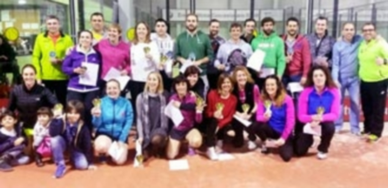 Foto de familia de los ganadores de la segunda jornada del Circuito Provincial de pádel de la Diputación. / EL ADELANTADO
