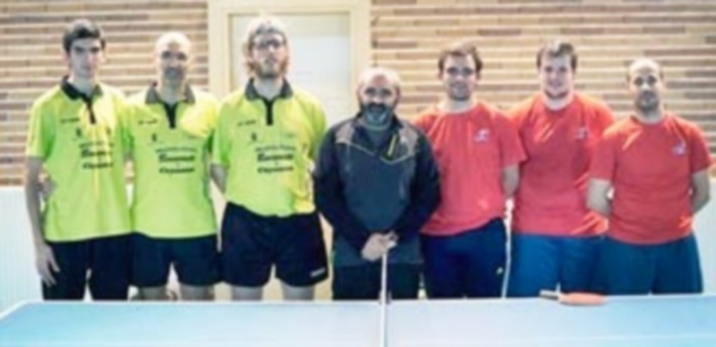 Los protagonistas del partido que jugaron el Seghos y el Peñaranda. / EL ADELANTADO