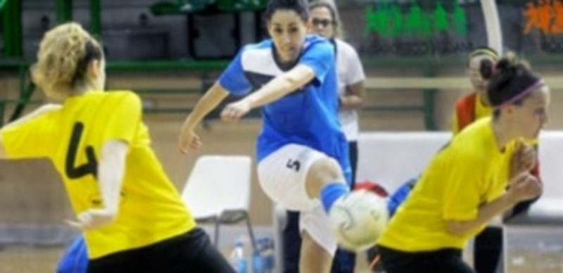 No bastó el corazón 1 Cris intenta el remate a portería durante una acción de la primera parte del partido/ KAMARERO