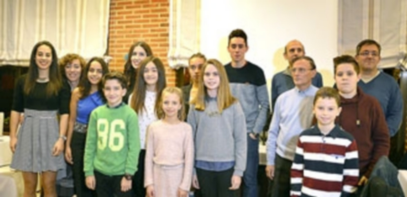 Algunos de los atletas premiados del CAS Ciudad de Segovia en el complejo hostelero de Venta Magullo. / TAMARA DE SANTOS