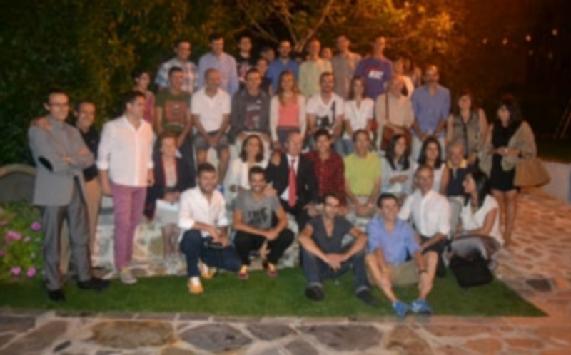 Foto de familia con los asistentes al homenaje. / Borja Martín