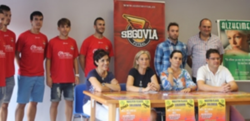 Foto de familia de los participantes en la presentación de la actividad solidaria a beneficio de la Asociación de Familiares de enfermos de Alzheimer . / El Adelantado