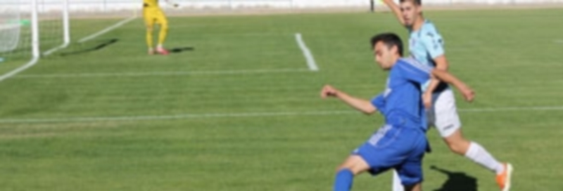 Un momento del partido que disputaron los dos equipos segovianos. / C. Núñez