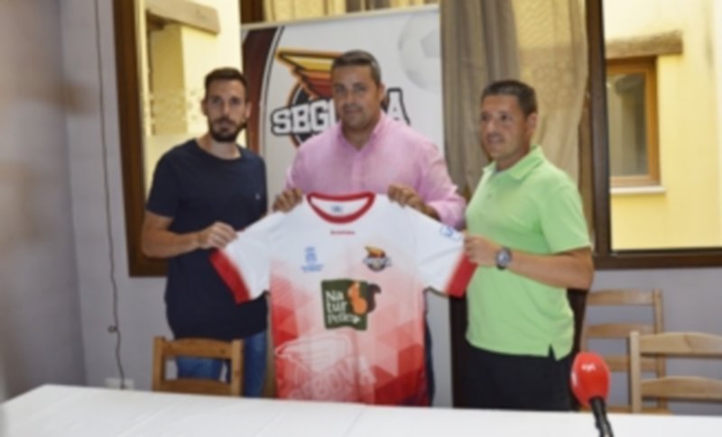 Presentación de Borja Blanco en el restaurante Antigua Casa Vizcaínos junto con Álvaro Fernández