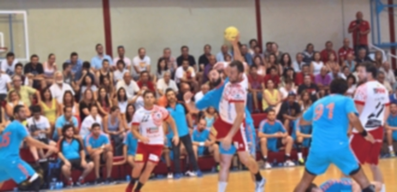 El capitán del Viveros Herol Nava lanza a portería en uno de los partidos amistosos. / AMADOR MARUGÁN