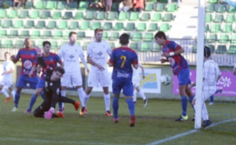 La Segoviana convence 1 La Segoviana marca un gol al Zamora. / TAMARA DE SANTOS