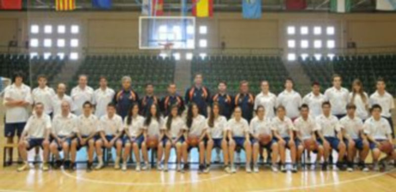 Foto de familia de los participantes del Curso de Entrenador de Primer Nivel