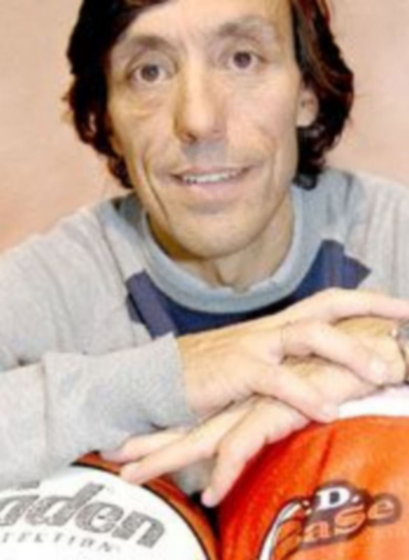 El entrenador del CD Base Caja Segovia