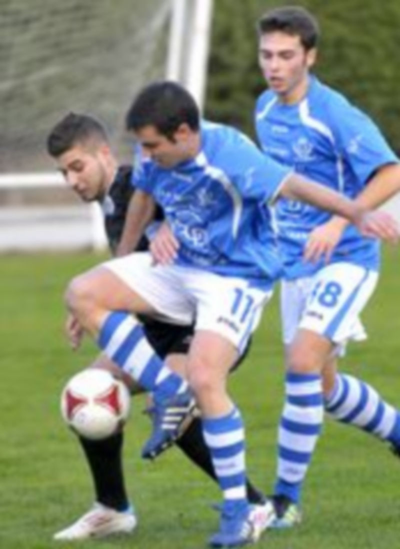 El lateral derecho del CD La Granja. Adrián