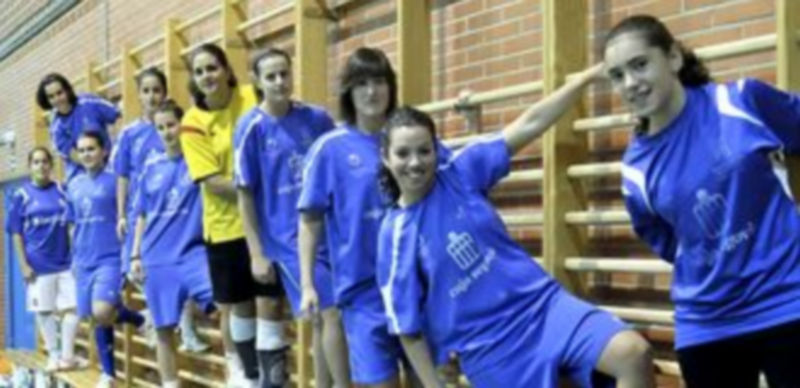 Varias de las componentes de la sección de fútbol sala femenino del Unami