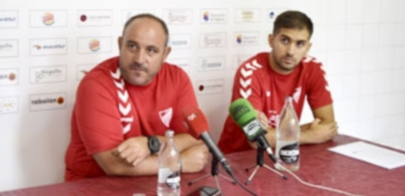 Más contentos que cansados 1 Abraham (izq.) y el preparador físico del equipo