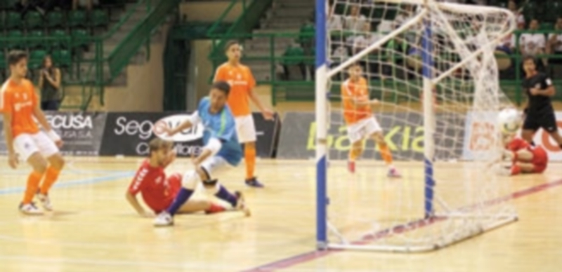 De esta manera marcó Álvaro el tercer gol del Naturpellet tras una gran acción de Jorge. / NEREA LLORENTE