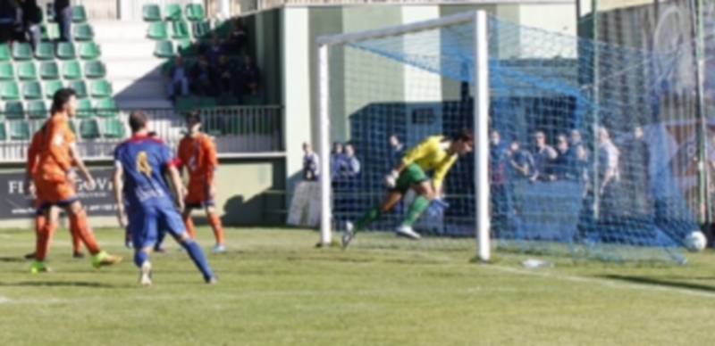 Velocidad de crucero 1 De esta manera consiguió Fernán el primer gol para la Gimnástica Segoviana frente al Burgos Promesas 2000. / NEREA LLORENTE