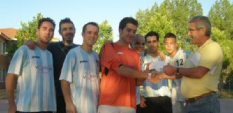 Instante de la entrega de premios del Campeonato de Sangarcía. / E.A.