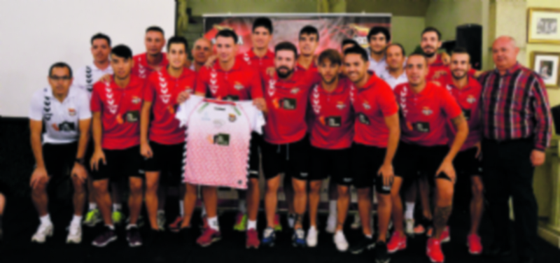 La plantilla del Naturpeller Segovia en la presentación oficial en el Hotel Cándido. / CRISTINA YUSTA