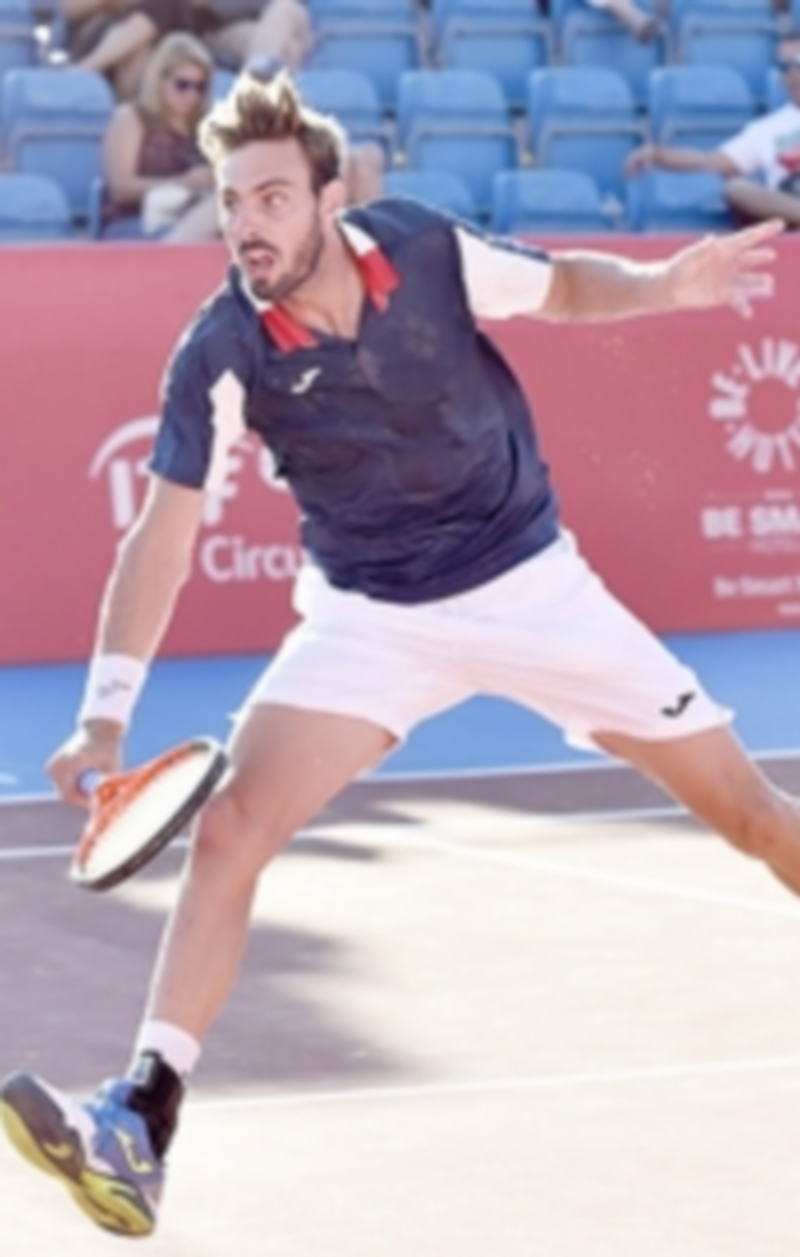 Marcel Granollers volea cerca de la red durante el encuentro ante Carlos Taberner