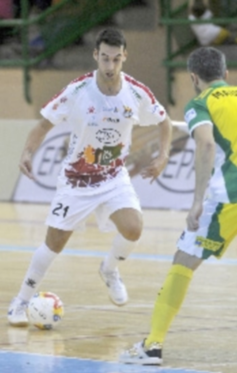 Competir en Copa como en el último partido de Liga 1 El ala del Naturpellet Segovia Sergio González encara al cierre del Jaén Paraíso Interior Mauricio. / KAMARERO