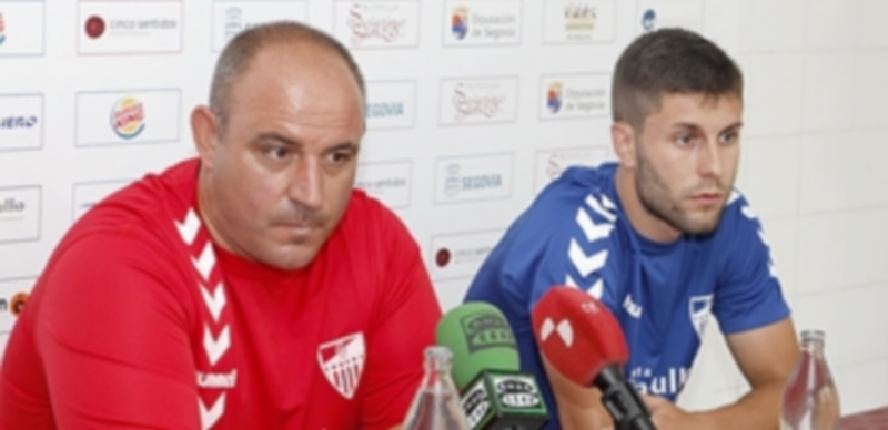 La confianza como clave 1 El entrenador Abraham García junto al jugador Manu