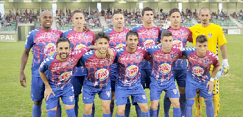 Equipo de la Gimnástica Segoviana que formó en el partido jugado ante el Rayo Majadahonda. / KAMARERO