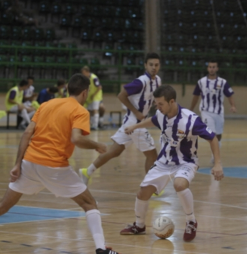 Jugada del anterior encuentro de entrenamiento del Segovia Futsal. / Juan Martín