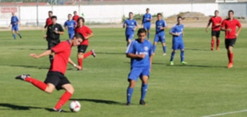 Imagen de archivo del encuentro amistoso que disputó el CD La Granja ante el Cuéllar Eufón en Santa Clara. / C. Núñez