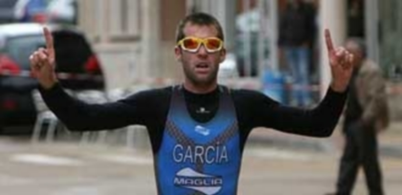 El momento de la llegada del segoviano Javier García Velasco en una prueba del Circuito de Duatlón Club Triatlón Campos de Castilla del 2013/ El Adelantado