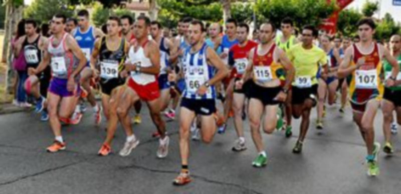 Imagen de los corredores tras tomar la salida de la prueba. / El Adelantado