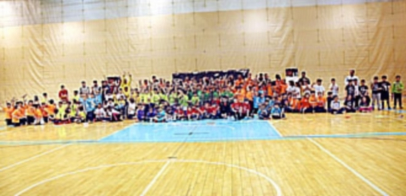 Escolares participantes en la Liga Diversala en el pabellón Pedro Delgado en el curso pasado. / KAMARERO