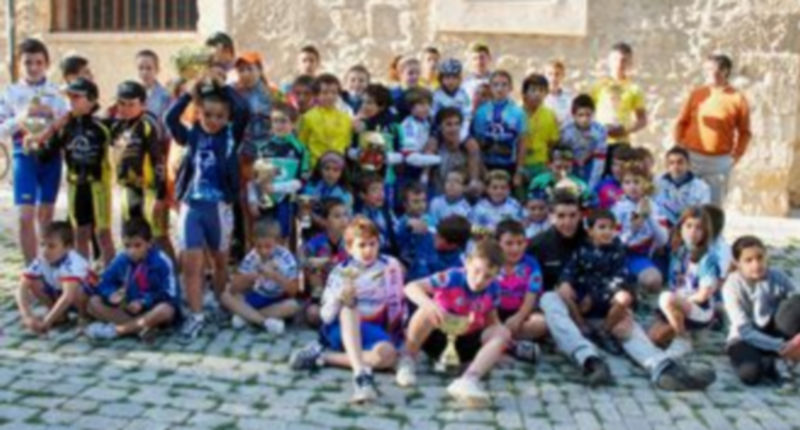 Grupo de premiados en la vigésimo novena edición del Trofeo Pedro Delgado. /El Adelantado