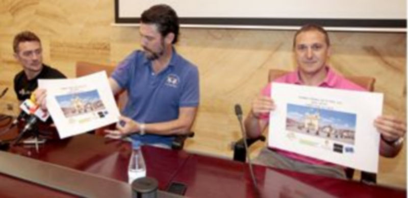 José Luis Vázquez y César Barreno muestran los carteles promocionales del evento