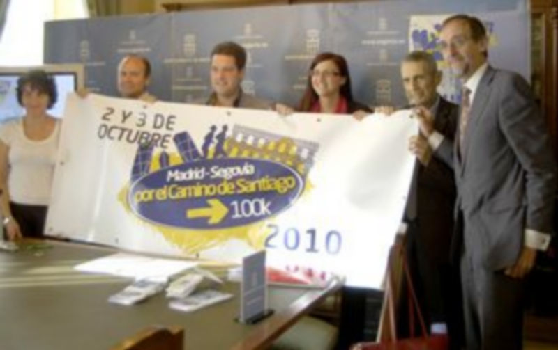 Momento de la presentación de ayer de la Marcha Madrid-Segovia por el Camino de Santiago. / Leandro Valdez