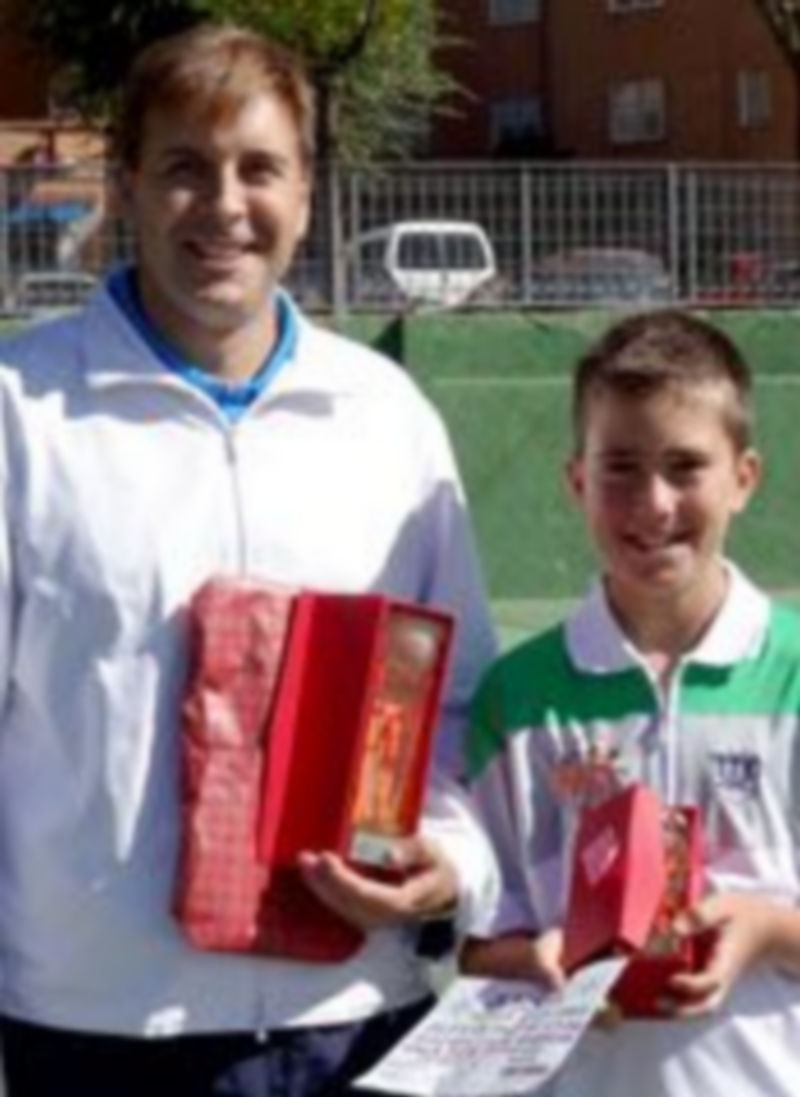 Los tenistas segovianos José Antonio Suárez (i.) y Pablo Alonso. / El Adelantado